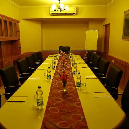 Kences Hotel -Opp Apsrtc Bus Stand Тирупати Екстериор снимка