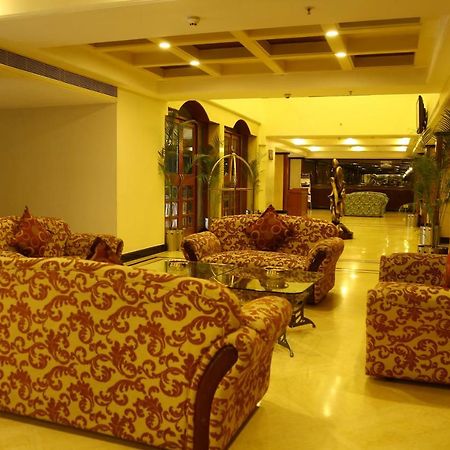 Kences Hotel -Opp Apsrtc Bus Stand Тирупати Екстериор снимка