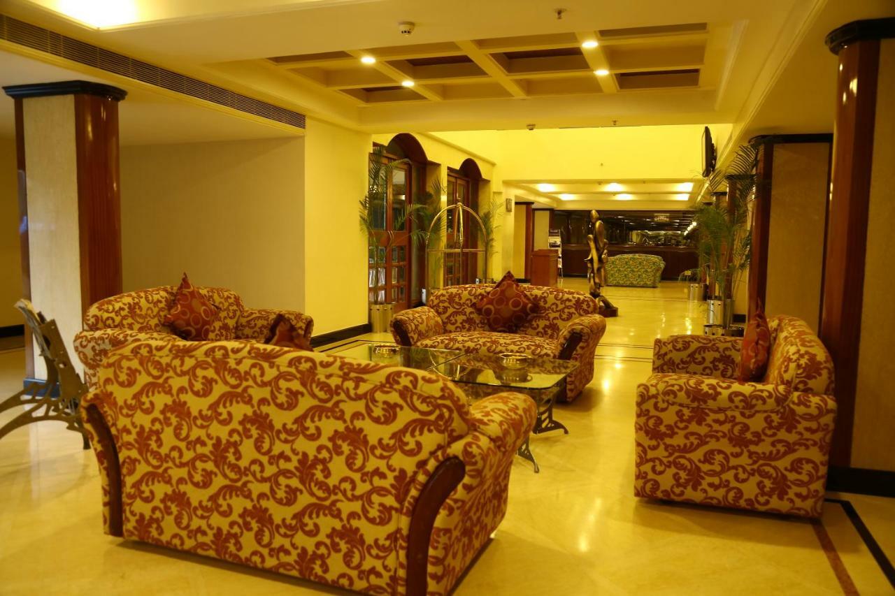 Kences Hotel -Opp Apsrtc Bus Stand Тирупати Екстериор снимка